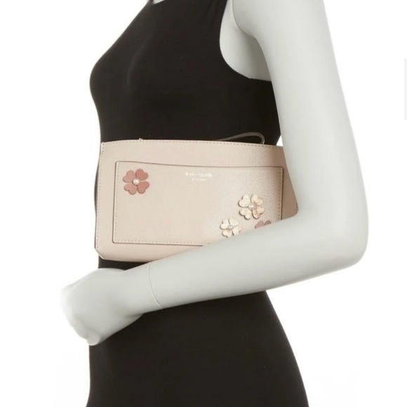 Kate Spade Riverside Street Warm Beige Emmie Leather Wristlet - Picture 6 of 7